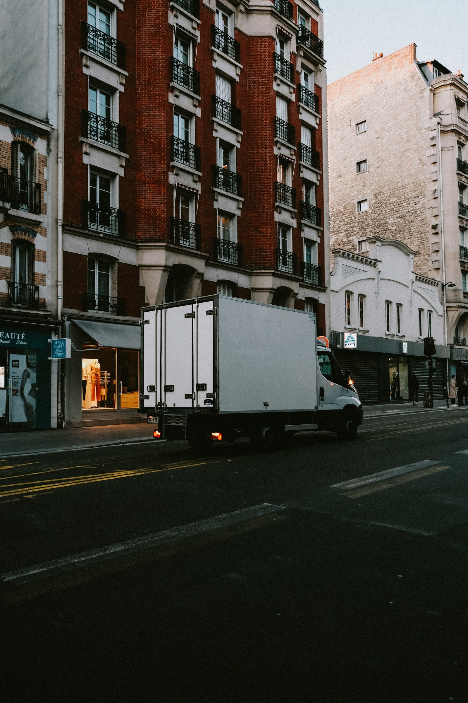 Box delivery truck representing wholesale pickup and fee-based delivery logistics